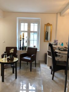 Kosmetikstudio in Arnsberg Madalena Cristiano Schwierzeck Cosmetics Wartebereich Empfangsbereich